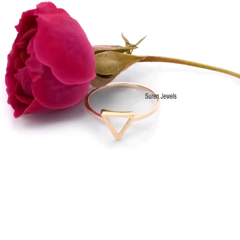 925 Silver Triangle Ring – Modern Geometric Design